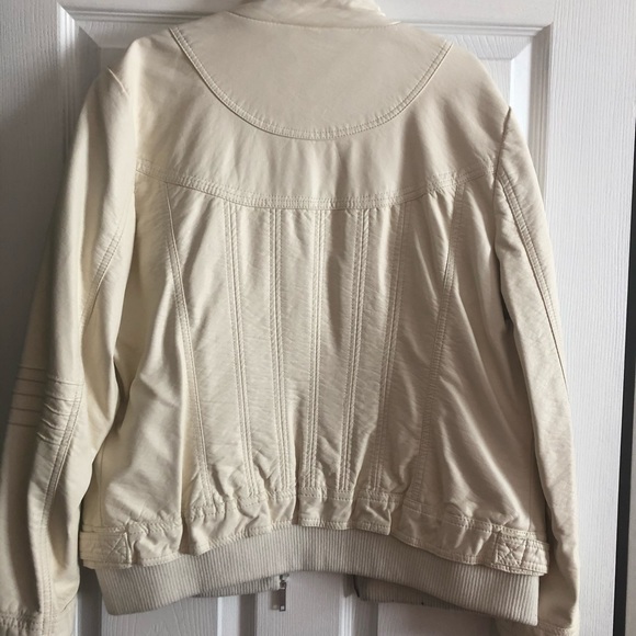 White leather like jacket. - Picture 5 of 5